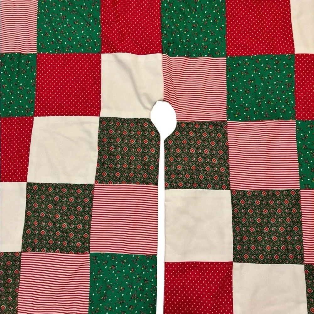 Handmade Large Country Patchwork Christmas Holiday Tree Skirt Eye-let  Lace Trim